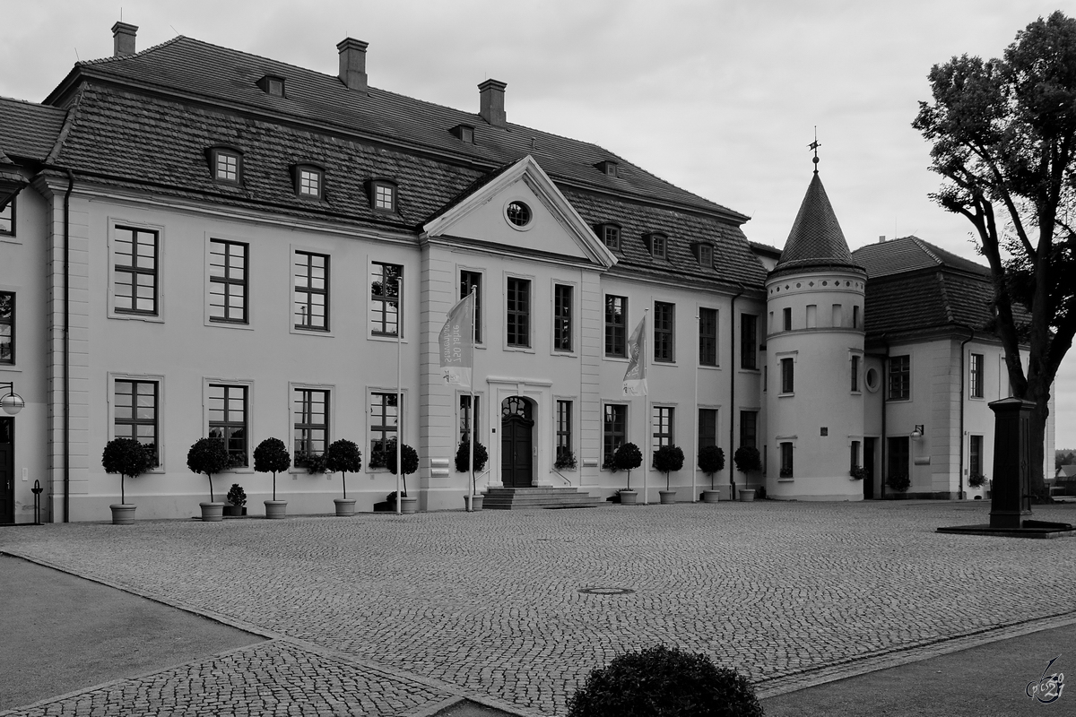 Der Innenhof des um 1740 erbauten Schlosses in Stavenhagen. (August 2014)