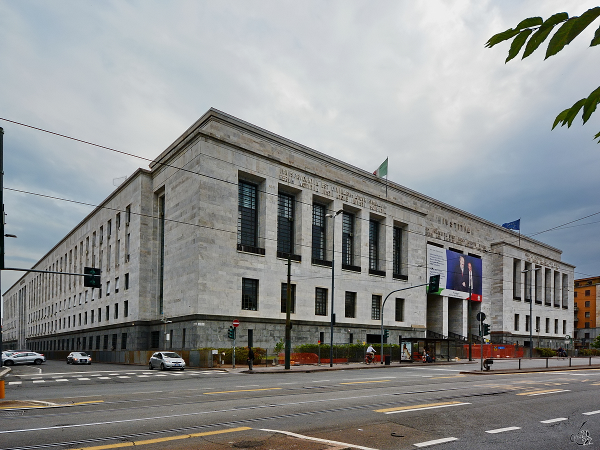 Der Justizpalast von Mailand wurde zwischen 1932 und 1940 erbaut. (Juni 2014)