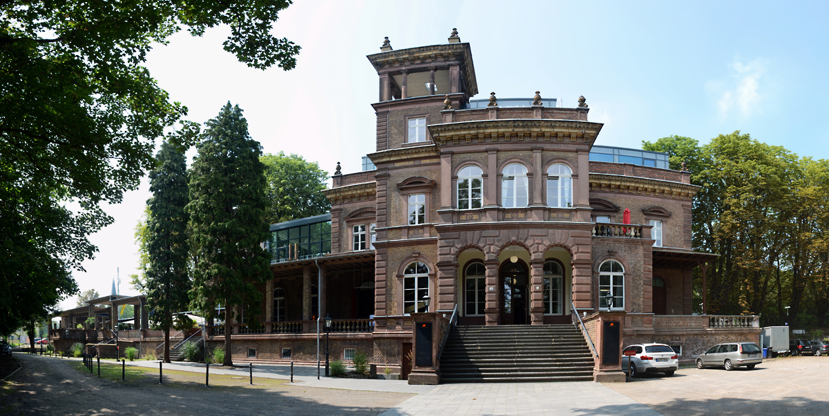 Der  Kaiserbahnhof  in Brhl-Kierberg, jetzt zum Teil als Restaurant genutzt - 26.07.2014