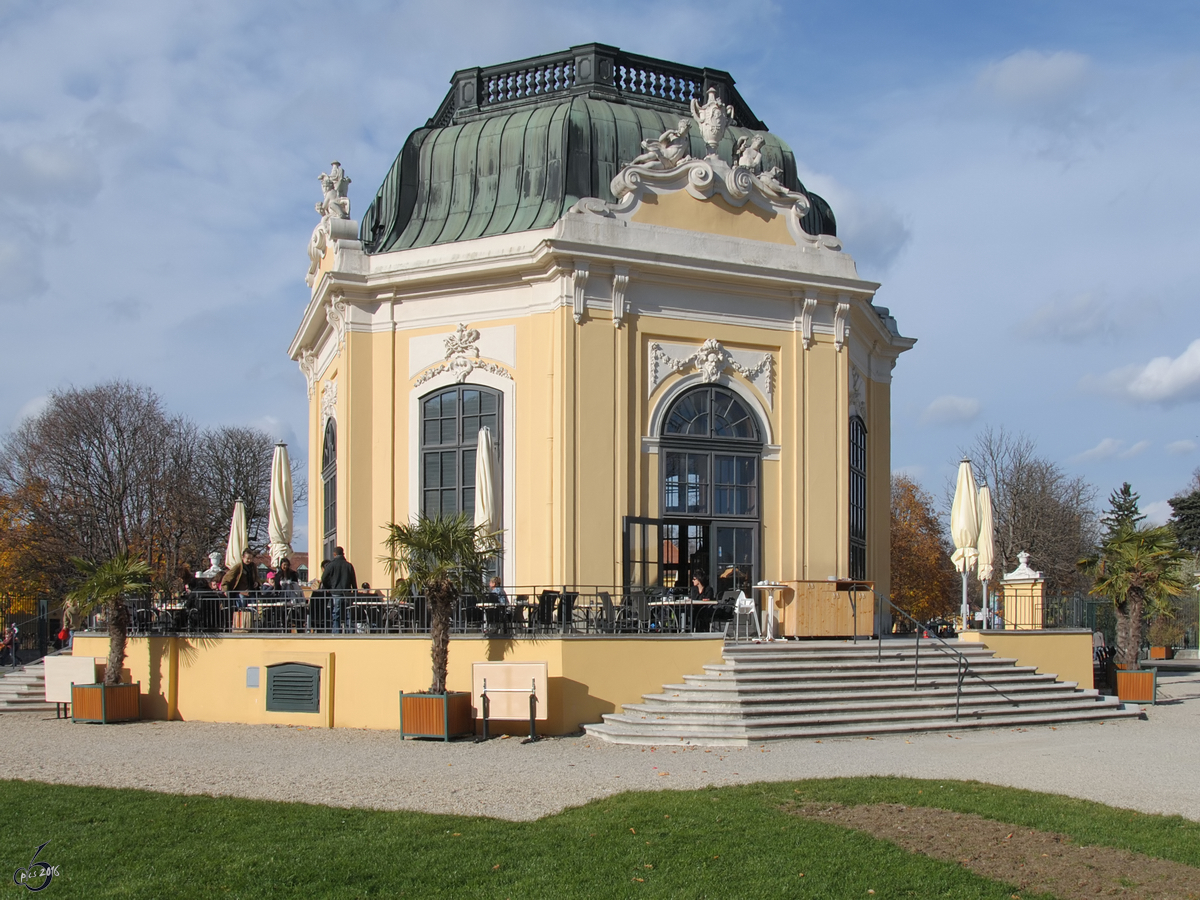 Der kaiserliche Frühstückspavillon im Tiergarten Schönbrunn. (Wien, November 2010)