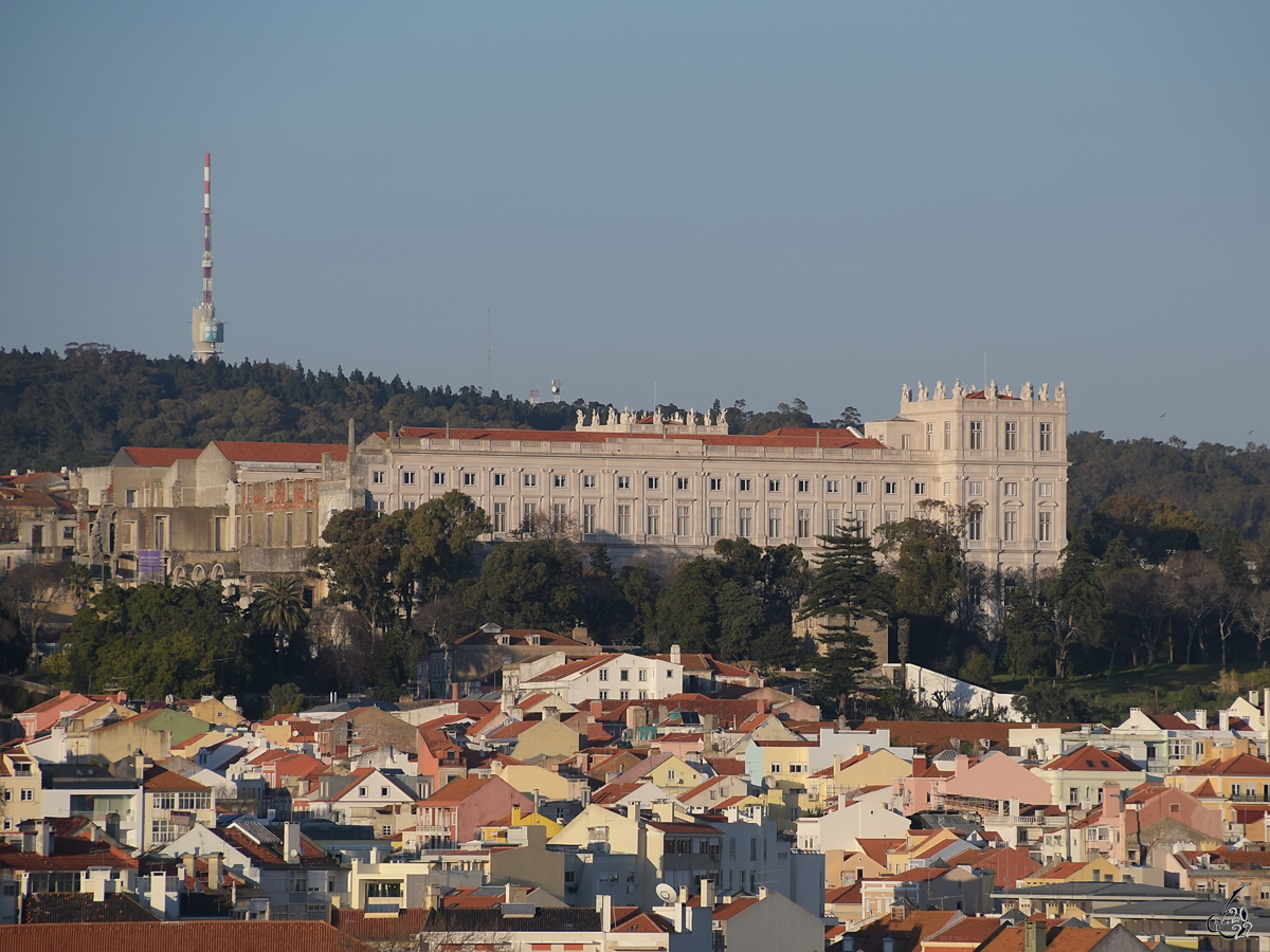 Der im klassizistischen Stil errichtete Palcio Nacional da Ajuda war die Residenz der kniglichen Familie und ist heute Museum fr ornamentale Kunst. (Lissabon, Januar 2017)