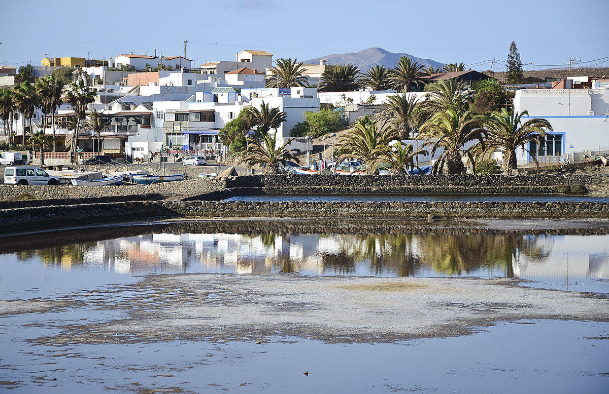 Der kleine Fischerort Las Salinas an der Ostkste von Fuerteventura. Aufnahme: 20. Oktober 2017.