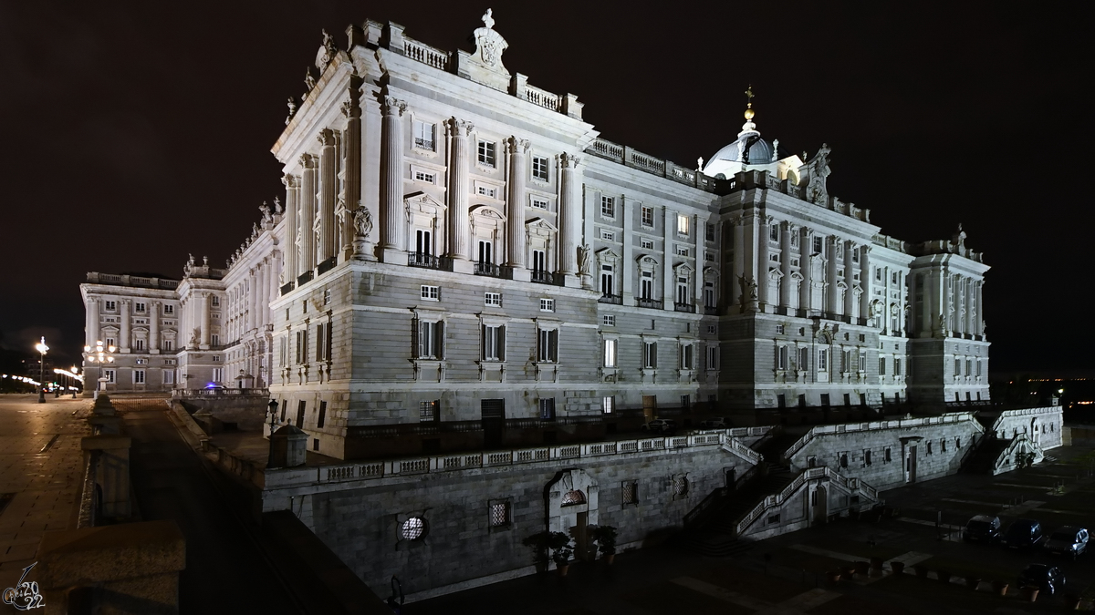 Der Knigliche Palast (Palacio Real) in Madrid wurde in den Jahren 1738 bis 1764 im Barockstil erbaut und ist die offizielle Residenz der spanischen Knige. (November 2022)