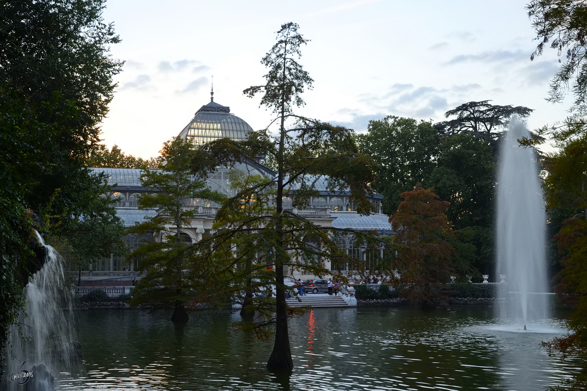 Der Kristallpalast befindet sich im Madrider Retiro-Park. (September 2011)