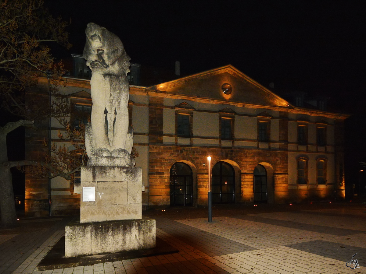 Der Landauer Lwe befindet sich am Untertorplatz. (Dezember 2014)