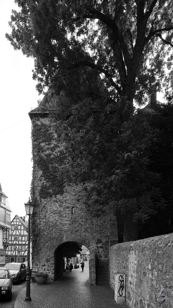 Der Leonhardsturm in der Nhe des historischen Stadtkerns von Herborn. (September 2012)