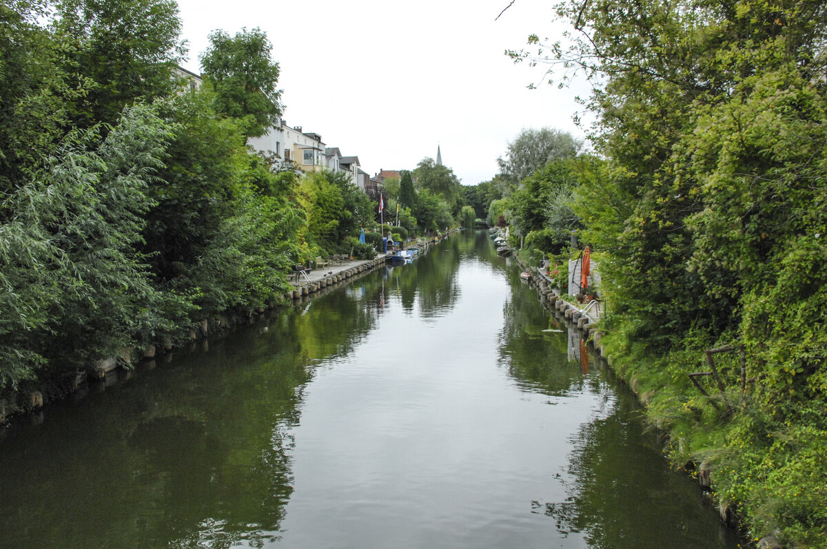 Der Lbedker Dkerkanal wurde Anfang des 20. Jahrhunderts knstlich angelegt und dient in der Hauptsache dafr, den Wasserpegel der Wakenitz gering zu halten. Aufnahme: 22. August 2021.