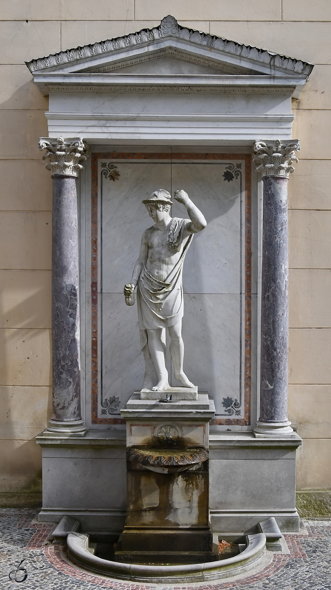 Der Merkurbrunnen im Park Klein-Glienicke. (Berlin, April 2018)