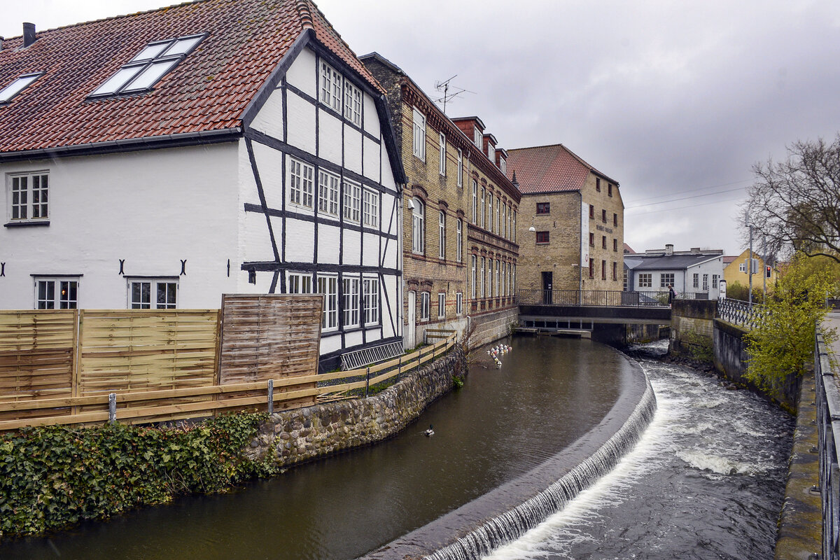 Der Mhlenstrom (Mllestrmmen) in Hadersleben (Haderslev) in Nordschleswig. Aufnahme: 5. Mai 2021.