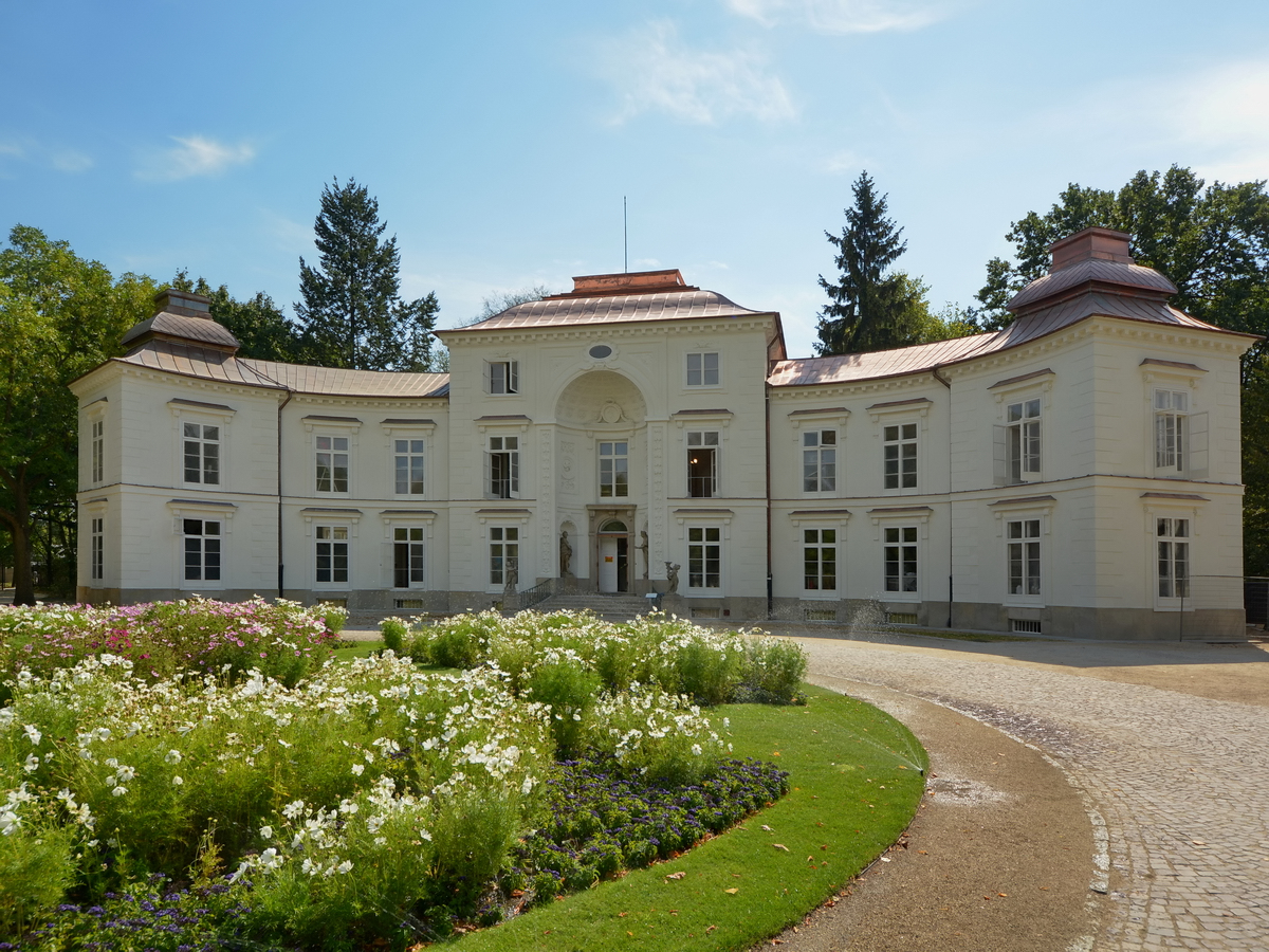 Der Myślewicki-Palast wurde in den Jahren von 1775 bis 1779 erbaut. (Warschau, August 2015)