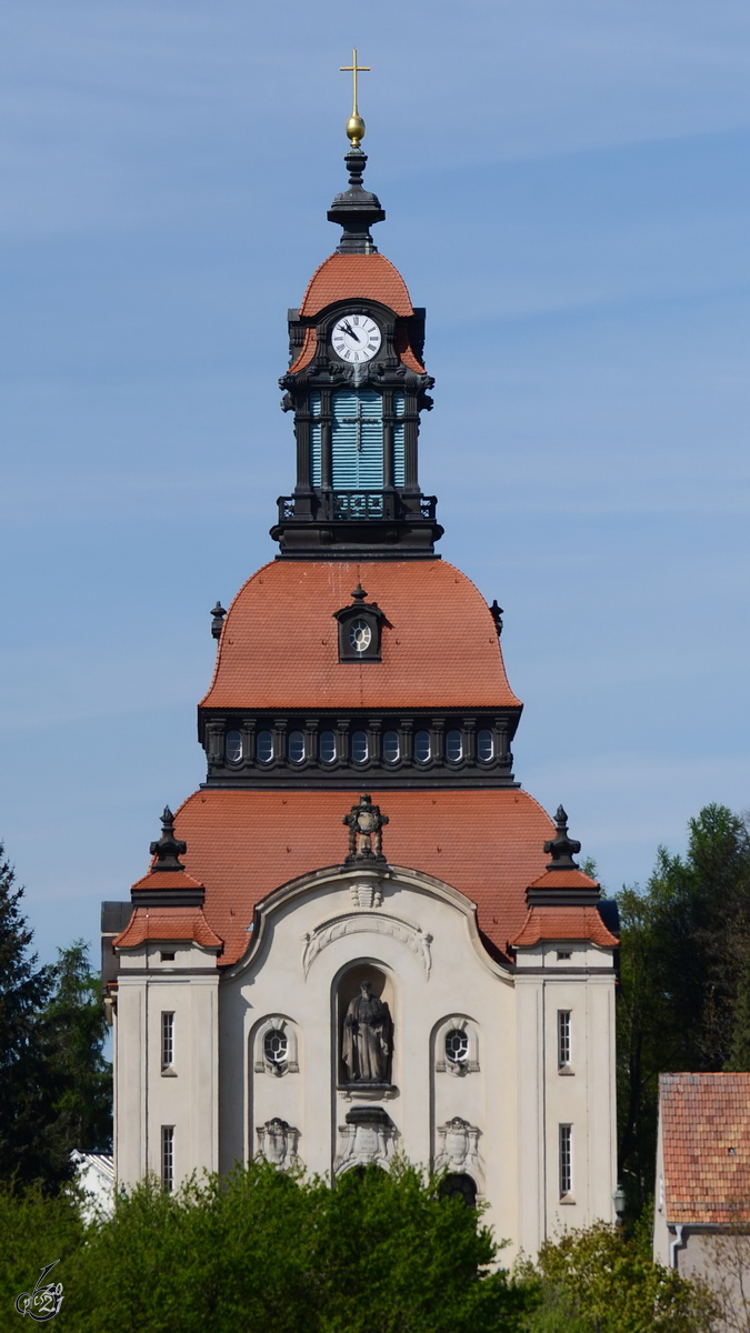Der neobarocke Turm der Moritzburger Kirche. (April 2014)