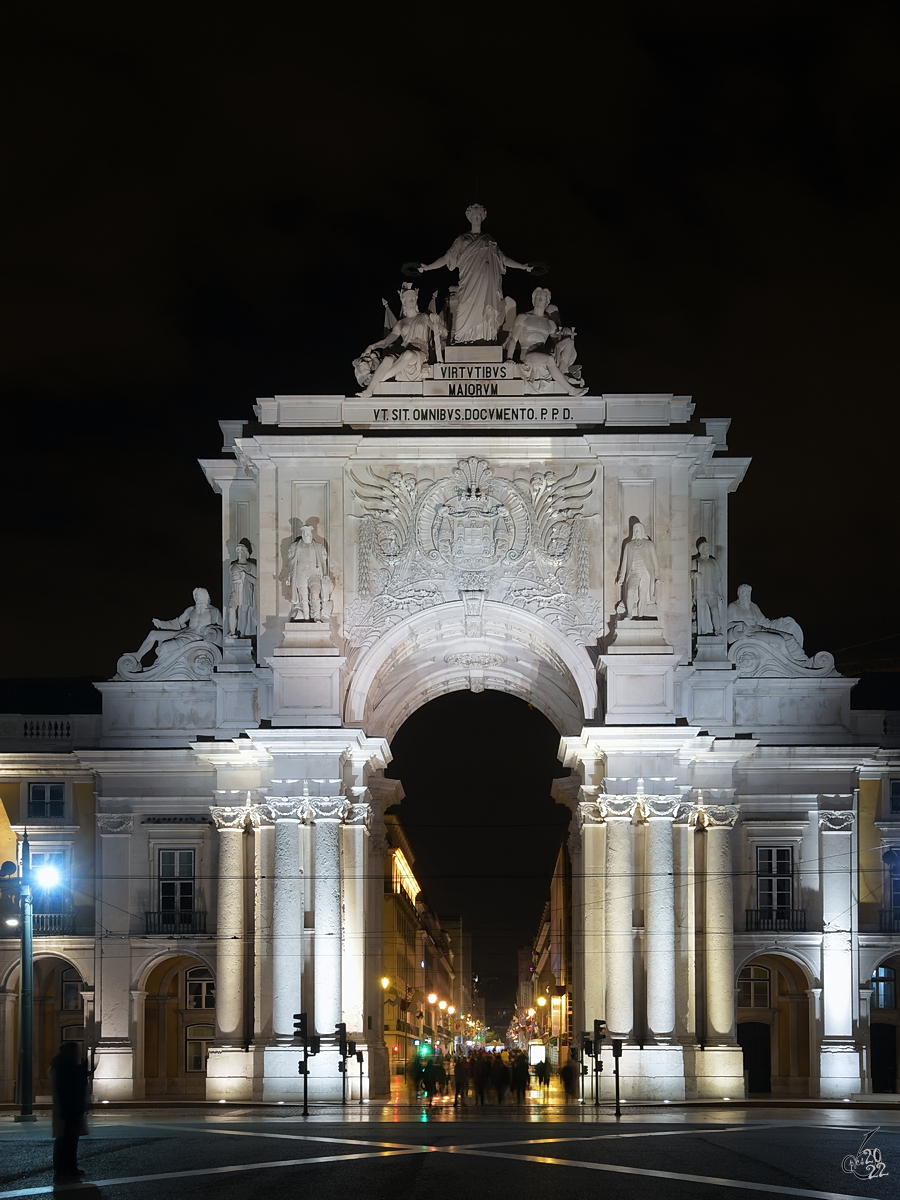 Der neoklassizistische Triumphbogen Arco da Rua Augusta wurde von 1873 bis 1875 erbaut. (Lissabon, Januar 2017)