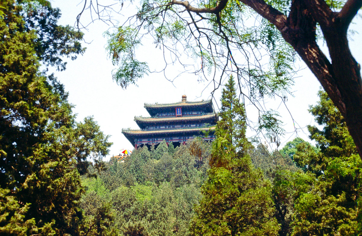 Der Neue Sommerpalast im Nordwesten Pekings. Bild vom Dia. Aufnahme: Mai 1989.