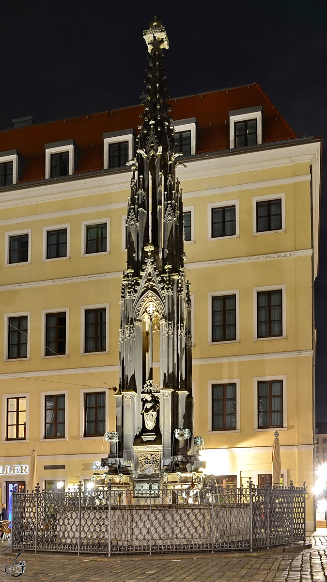 Der neugotische Cholerabrunnen wurde von 1842 bis 1845 zum Dank erbaut, dass Dresden von der Cholera verschont geblieben war. (April 2014)