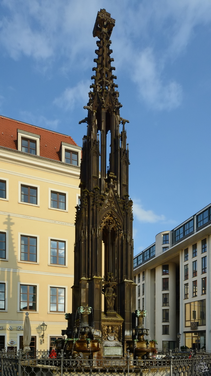 Der neugotische Cholerabrunnen wurde von 1842 bis 1845 zum Dank erbaut, dass Dresden von der Cholera verschont geblieben war. (April 2014)