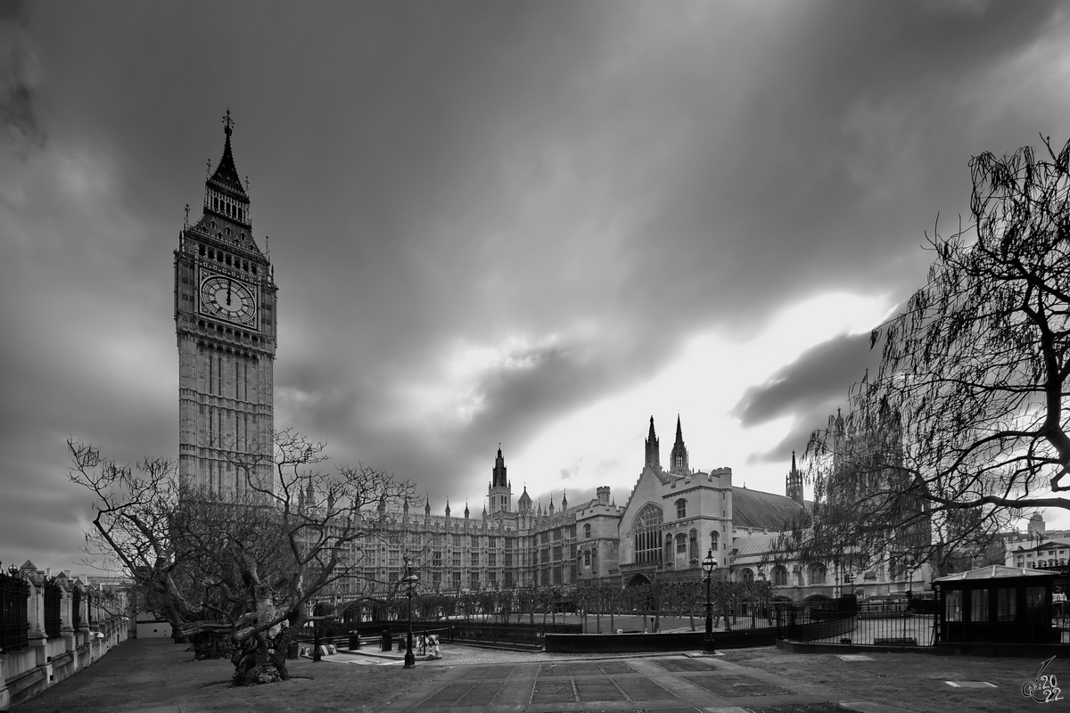 Der im neugotischen Stil erbaute Westminster-Palast ist der Sitz des britischen Parlaments in London. (Februar 2015)