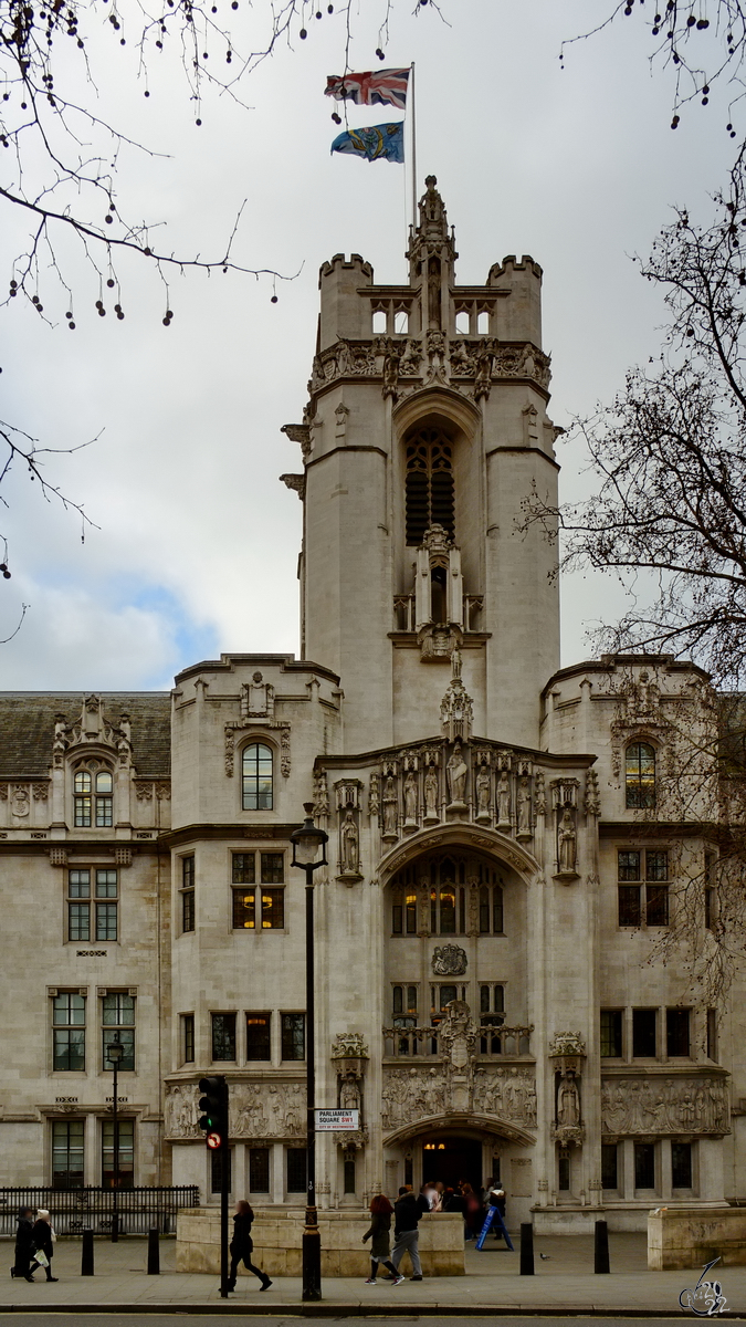 Der Oberste Gerichtshof des Vereinigten Knigreichs ist im in den Jahren 1912 bis 1913 errichteten Middlesex Guildhall untergebracht. (London, Februar 2015)