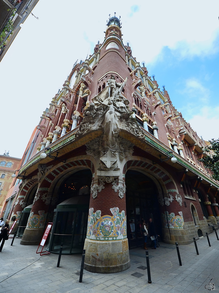 Der Palast der katalanischen Musik (Palau de la Msica Catalana) ist ein zwischen 1905 und 1908 erbauter Konzertsaal in Barcelona. (Februar 2012)