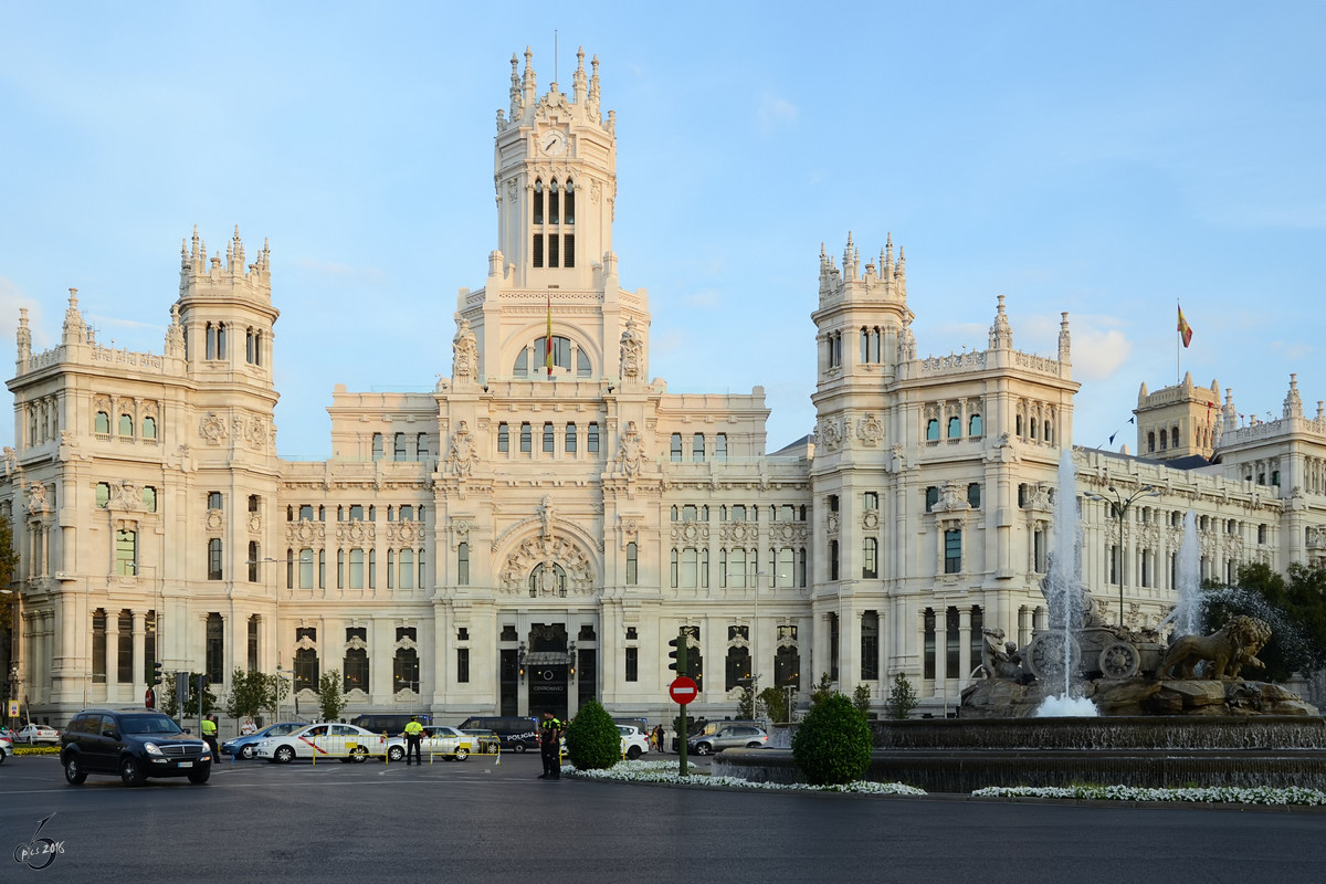 Der Palast der Kybele, seit 2007 der Sitz der Stadtverwaltung von Madrid in seiner vollen Pracht. (September 2011)