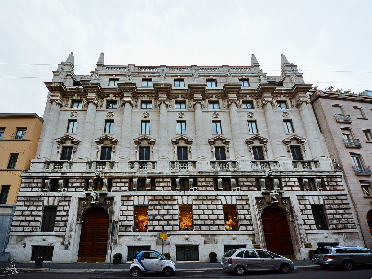 Der palladianische Stil gestaltete Palazzo Cusini wurde 1931 erbaut. (Mailand, Juni 2014)