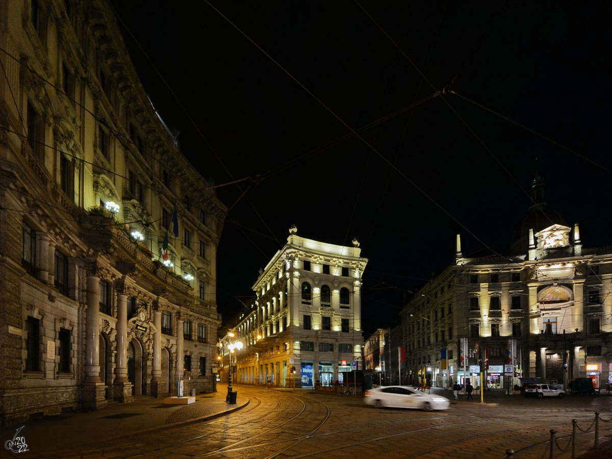 Der Piazza Cordusio ist ein Platz im Zentrum von Mailand, welcher fr seine aus der Wende des 19. Jahrhunderts stammenden neoklassizistischen, eklektischen und Jugendstilgebude bekannt ist. (Juni 2014)
