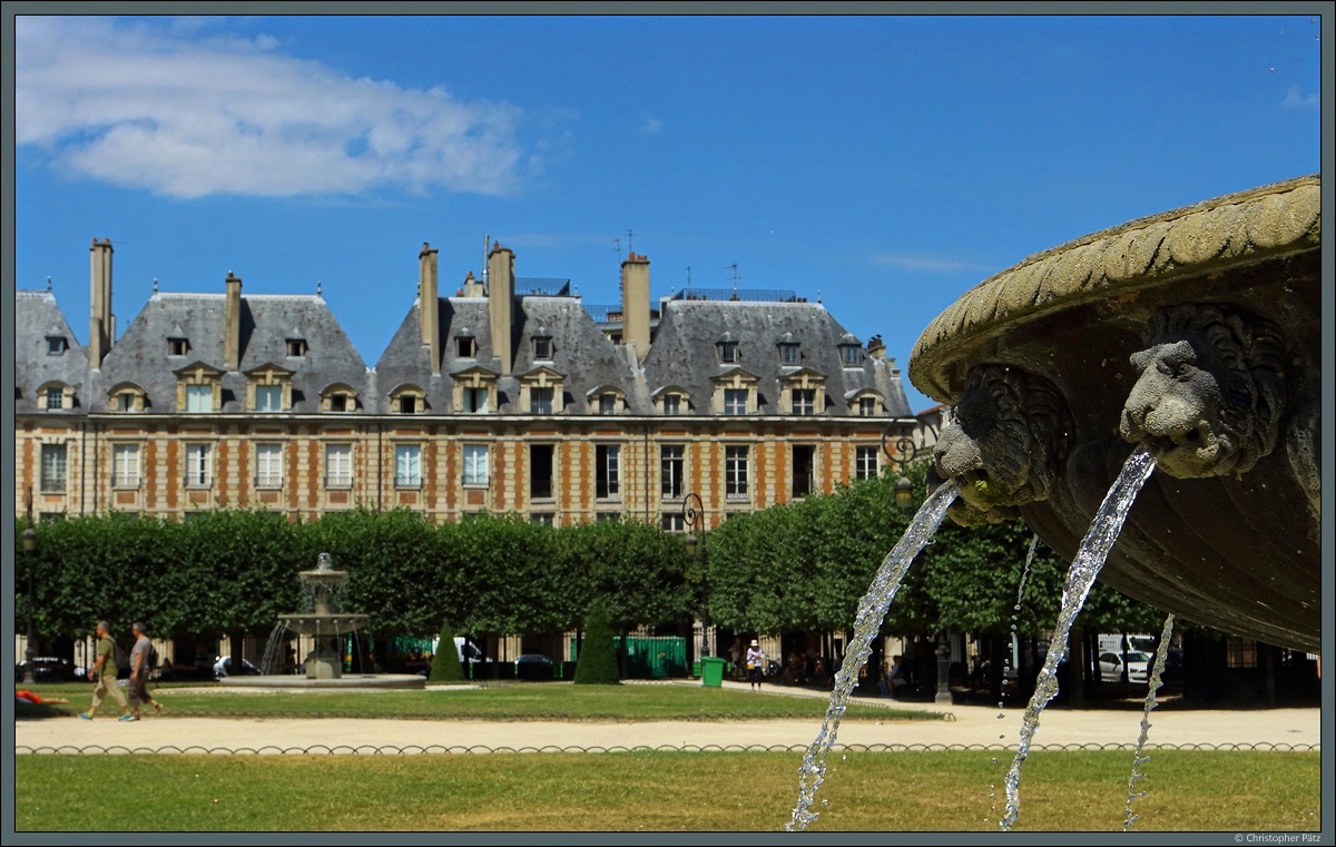 Der Place des Vosges wurde 1605 bis 1612 erbaut und gilt als einer der schnsten Pltze von Paris. (18.07.2018)