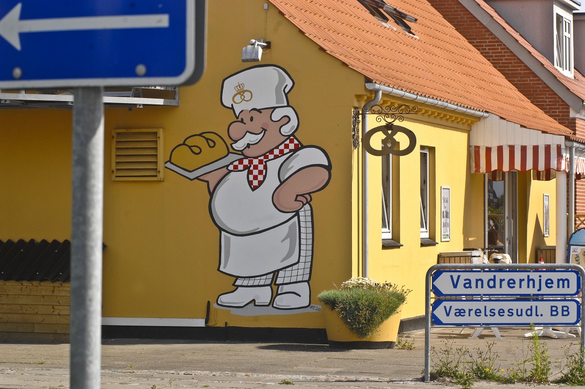 Der Schild einer Bckerei im Dorf Vester Hahn auf der Insel Ls. Aufnahme: 12. Juli 2012.