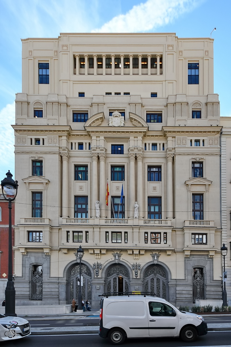 Der Sitz des spanischen Bildungsministeriums (Ministerio de Educacin y Ciencia) entstand in 2 Phasen von 1916 bis 1931. (Madrid, November 2022)