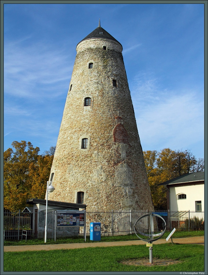 Der Soleturm der Saline Bad Salzelmen wurde 1776 errichtet. Der Turm diente der Frderung der Sole aus einem Schacht. (Schnebeck, 24.10.2015)