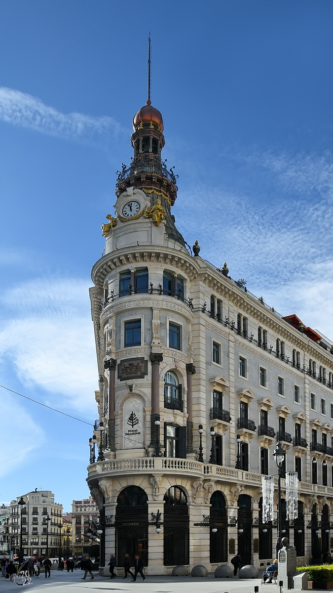 Der im spten neunzehnten Jahrhundert erbaute Palast der Gerechten (Palacio de la Equitativa) war ursprnglich das Verwaltungsgebude einer Versicherung. Heute ist dort das Hotel Four Seasons untergebracht ist. (Madrid, November 2022)
