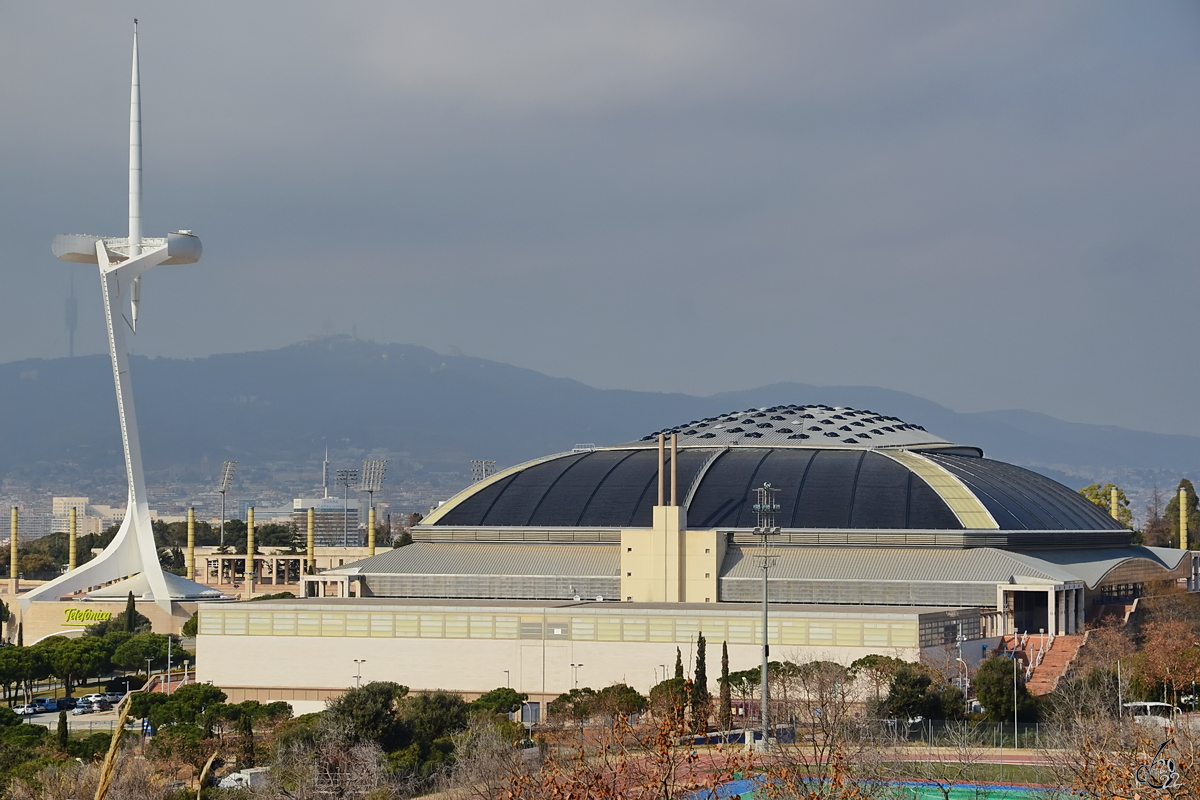 Der St.-Georg-Palast (Palau Sant Jordi) ist eine im Jahre 1990 erffnete Multifunktionsarena in Barcelona.