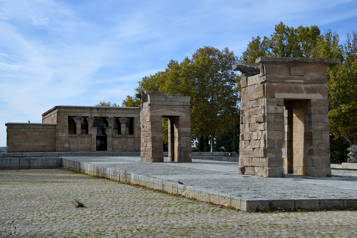 Der Tempel von Debod (Templo de Debod) ist ein antiker gyptischer Tempel, der von Assuan in die spanische Hauptstadt verlegt wurde. (Madrid, November 2022)