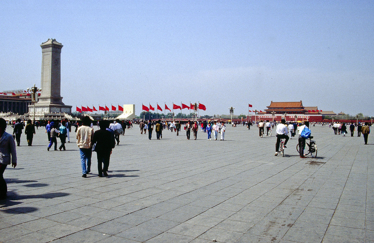 Der Tian’anmen-Platz in Peking am 1. Mai 1989. Bild vom Dia. 