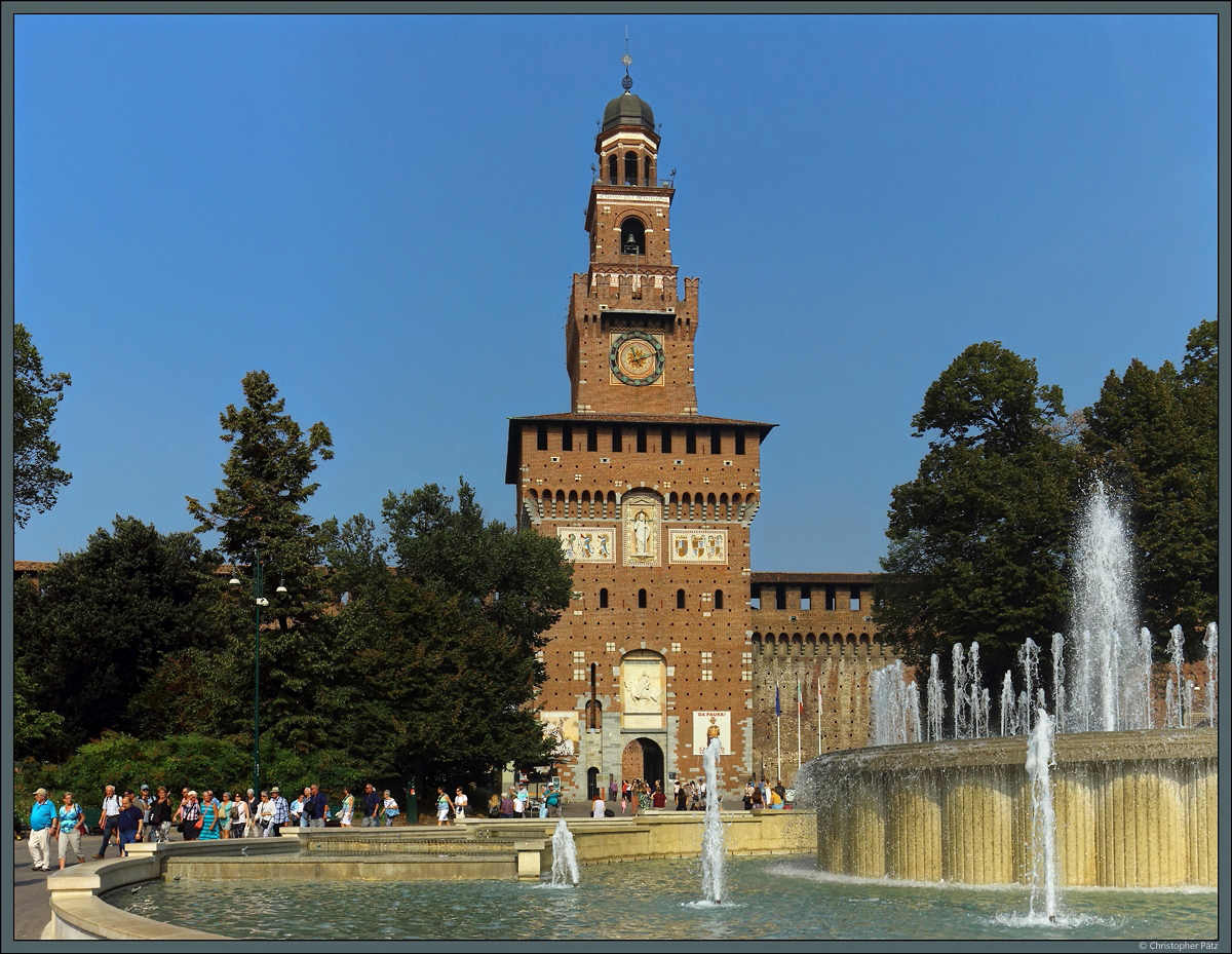 Der Torre Filarete bildet das Eingangstor zum Castello Sforzesco. Die Burg im Zentrum Mailands wurde im 15. Jahrhundert errichtet. (21.09.2018)