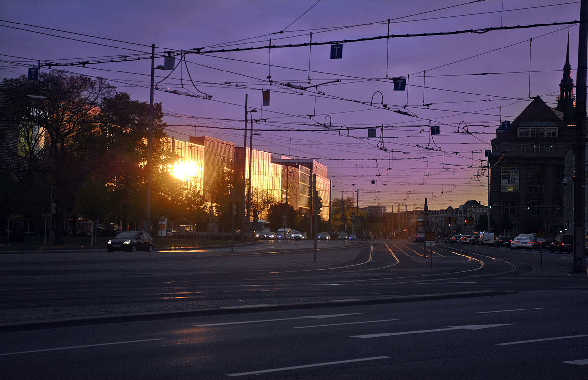 Der Trndlinring in Leipzig bei Sonnenuntergang. Aufnahme: 29. April 2017.