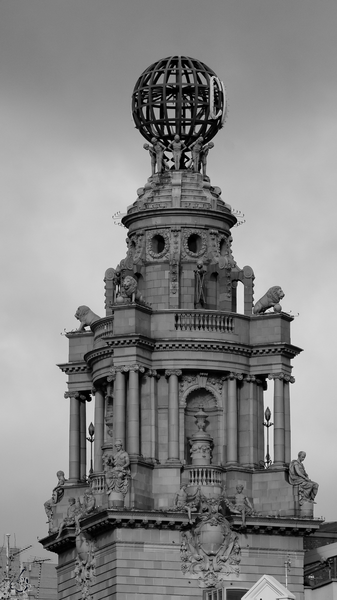 Der Turm des im 1904 eingeweihten Coliseum Theatres. (London, Februar 2015)