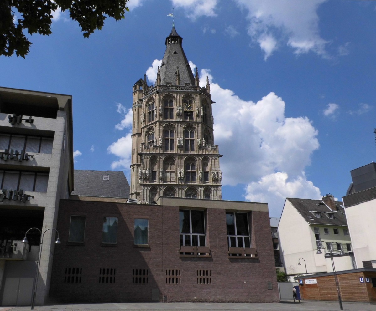 Der Turm des Kölner Rathauses am 24.07.14