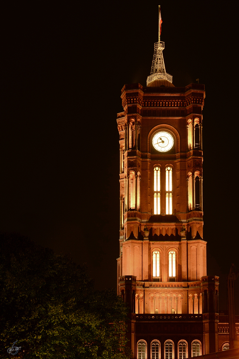 Der Turm des Roten Rathauses in Berlin. (November 2014)