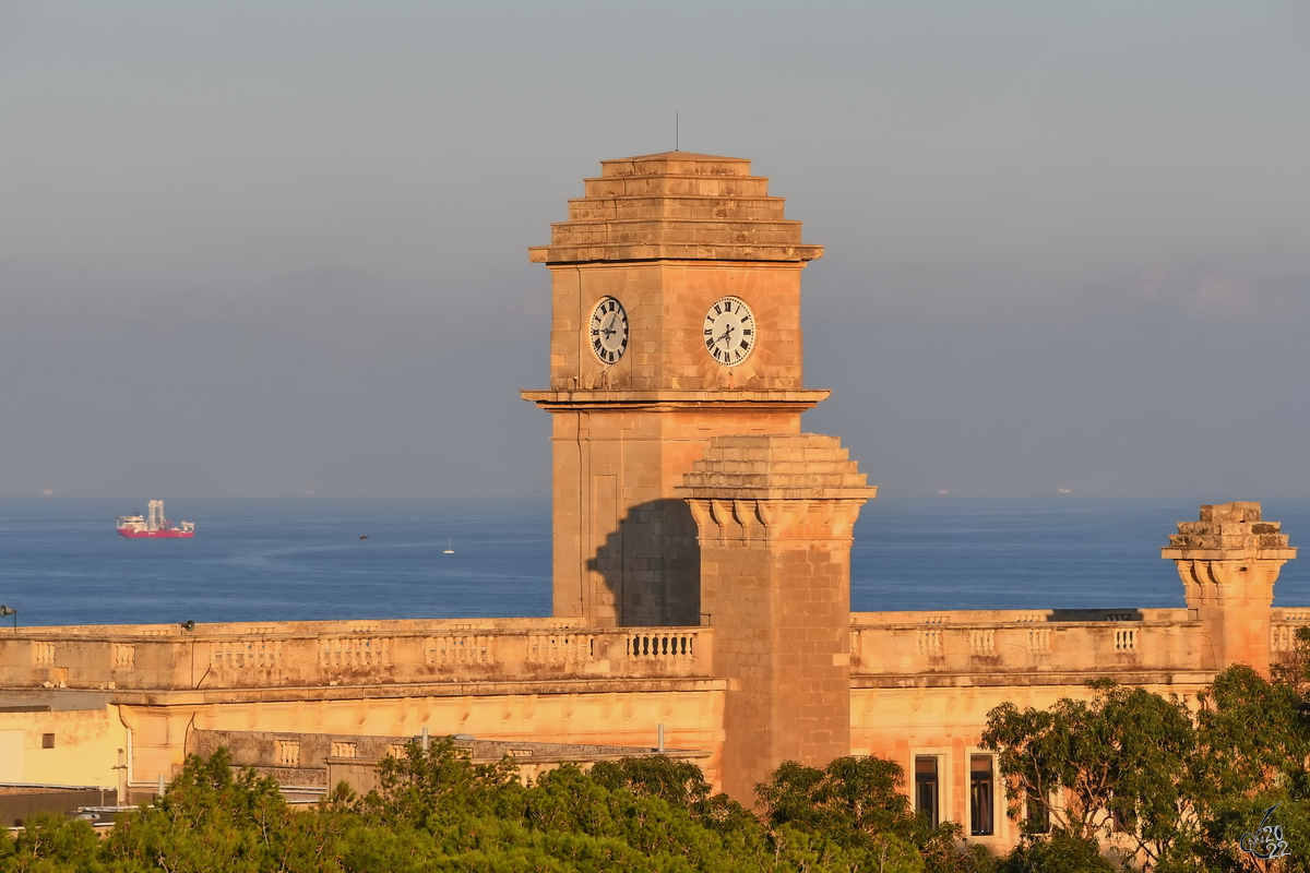 Der Uhrenturm der St. Clare College Secondary School in Pembroke. (Oktober 2017)