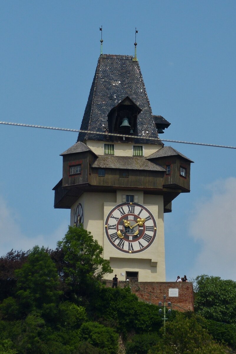 Der Uhrenturm, das Wahrzeichen von Graz, auf dem Schloberg. 02.06.2023