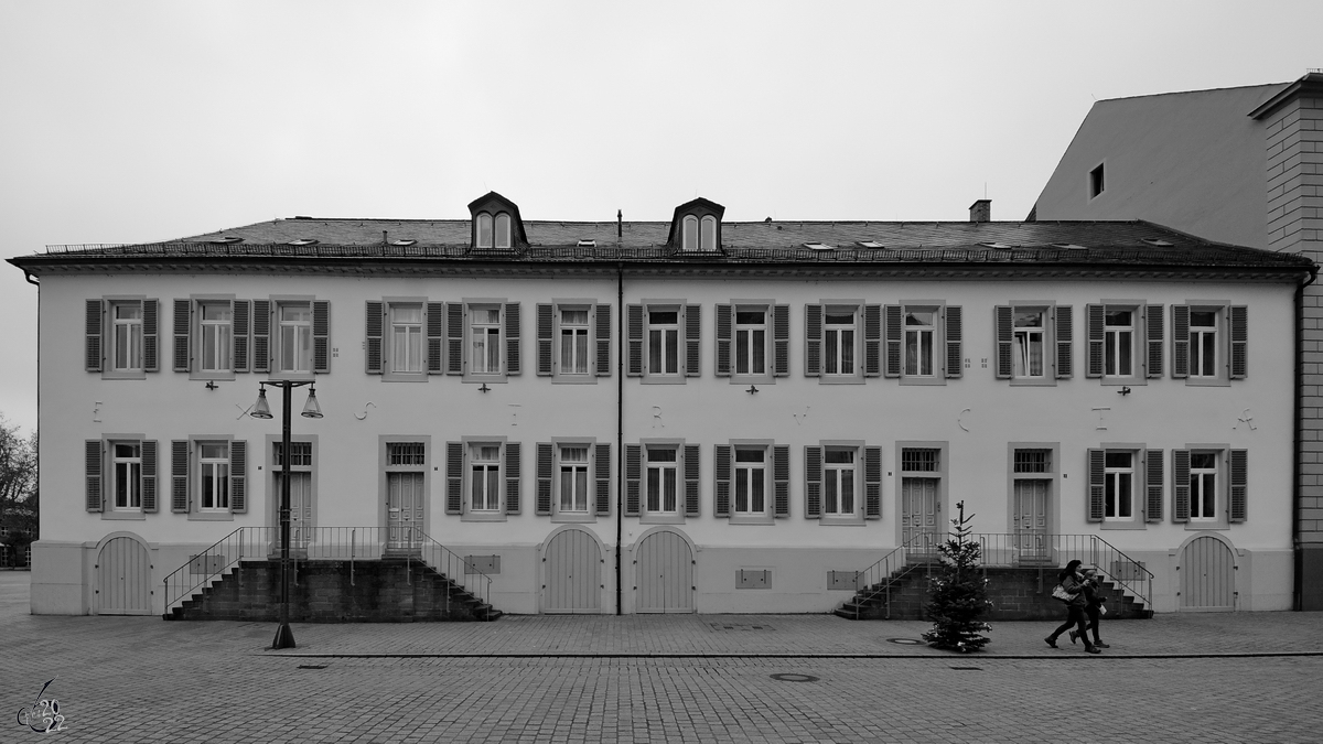 Der Vikarienhof wurde um 1704 als Wohnkomplex für ältere Domvikare erbaut und seit 1821 als Bischöfliches Palais genutzt. (Speyer, Dezember 2014)