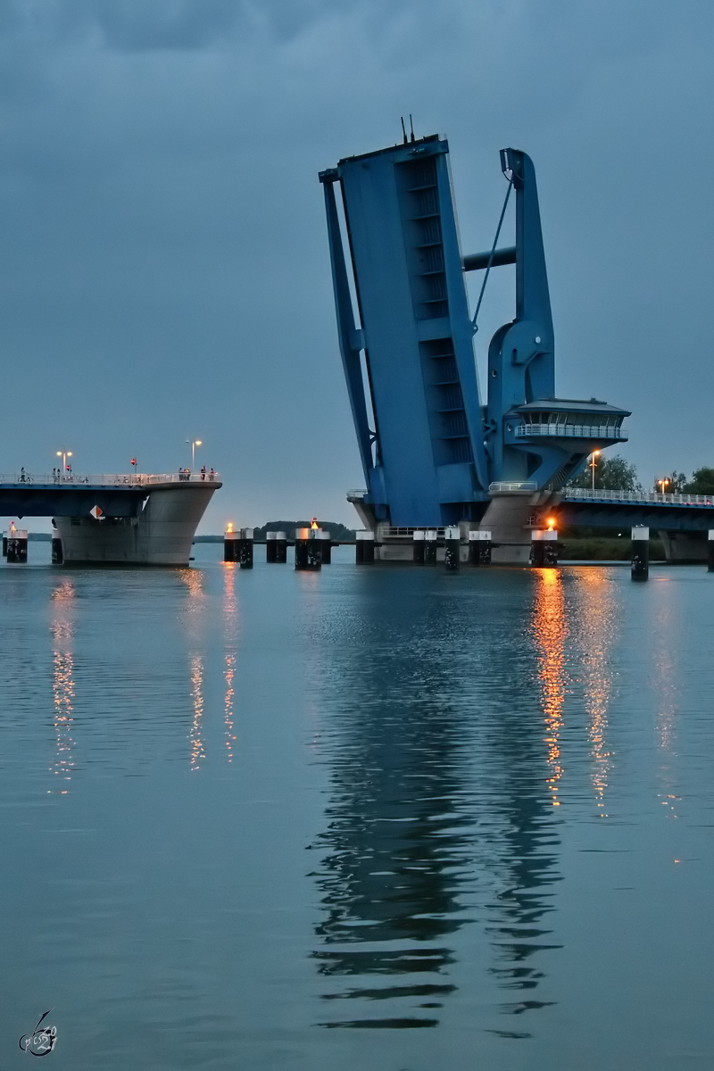 Der vollstndig geffnete Peenebrcke in Wolgast. (August 2021)