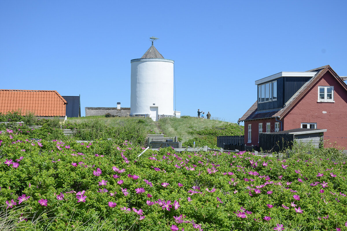 Der wei�e Wasserturm in dem nordj�tl�ndischen K�sten- und Badeort L�kken.
Aufnahme: 11. Juni 2026.