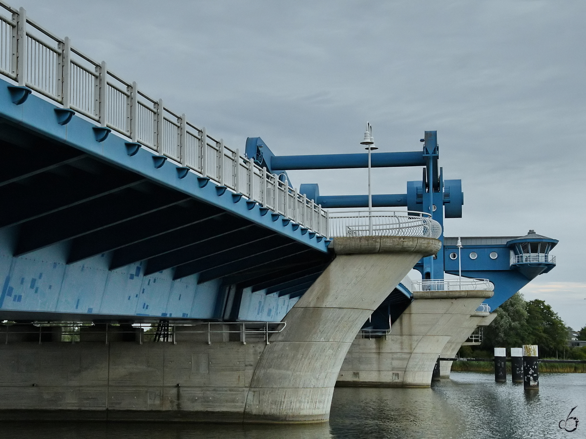 Der im Zeitraum September 1994 bis Dezember 1996 gefertigte Neubau der Peenebrcke in Wolgast. (August 2021)