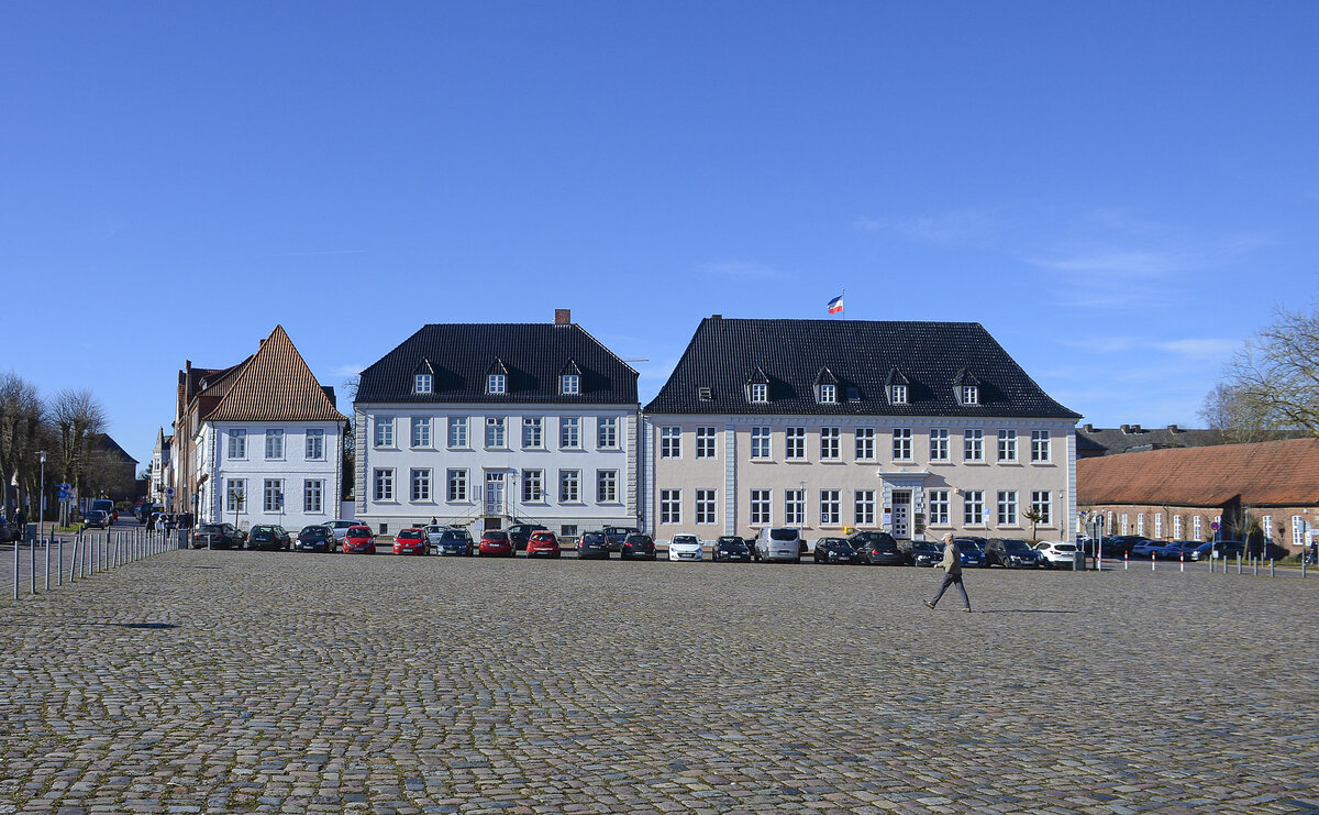 Der zwei Hektar groe Paradeplatz wurde ehemals als Mittelpunkt der Festung Rendsburg angelegt und entstand im Zuge der Grndung des Stadtteils Neuwerk. Aufnahme: 7. Marz 2022.