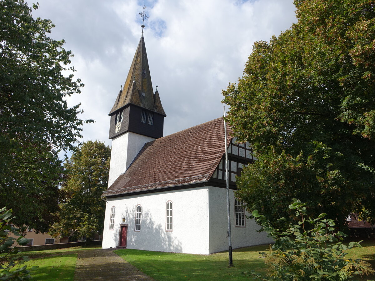 Derental, evangelische St. Markus Kirche, Saalkirche aus verputzten Brucksteinen, erbaut 1575 (30.09.2023)