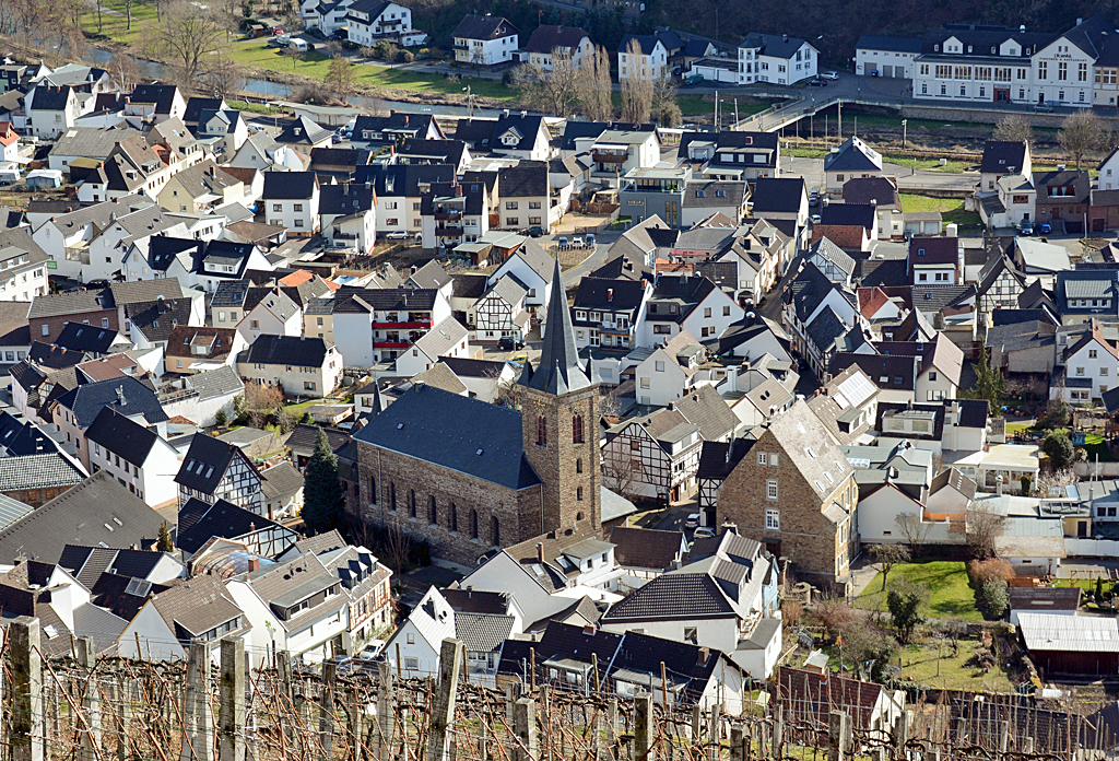 Dernau (Ahrtal) mit Pfarrkirche St. Johannes Apostel - 24.02.2014