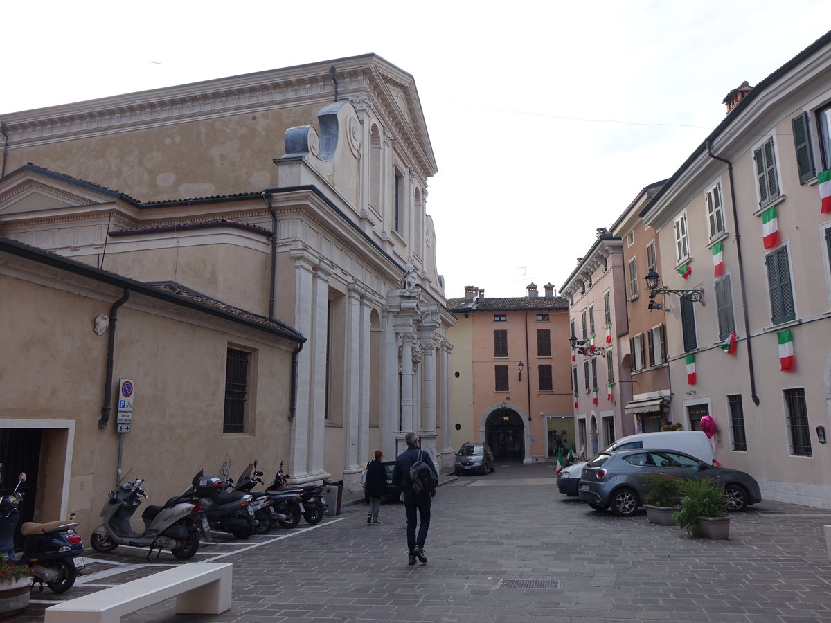 Desenzano, Pfarrkirche St. Maria Maggiore, erbaut Ende des 16. Jahrhundert, dreischiffiger Bau (08.10.2016)