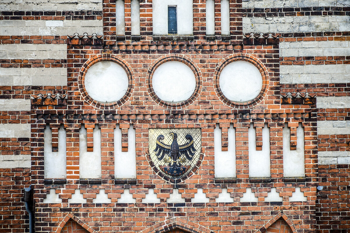 Detail eines historischen Backsteingebudes am Stndertorvet in Roskilde. Aufnahme: 20. Juni 2023.