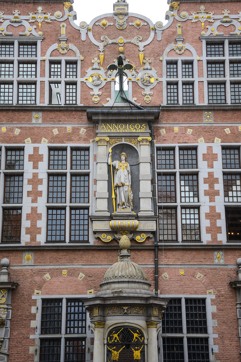 Detail Groen Zeughaus in Danzig (Gdańsk) - von der stlichen Frontseite zur Jopengasse.
Aufnahme: 14. August 2019.